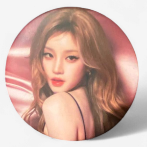 G-Idle Pin Yuqi Brunette