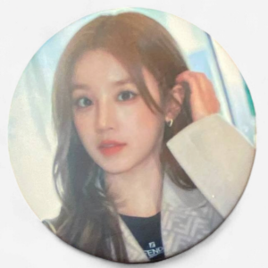 G-Idle Pin Yuqi Hair Tuck